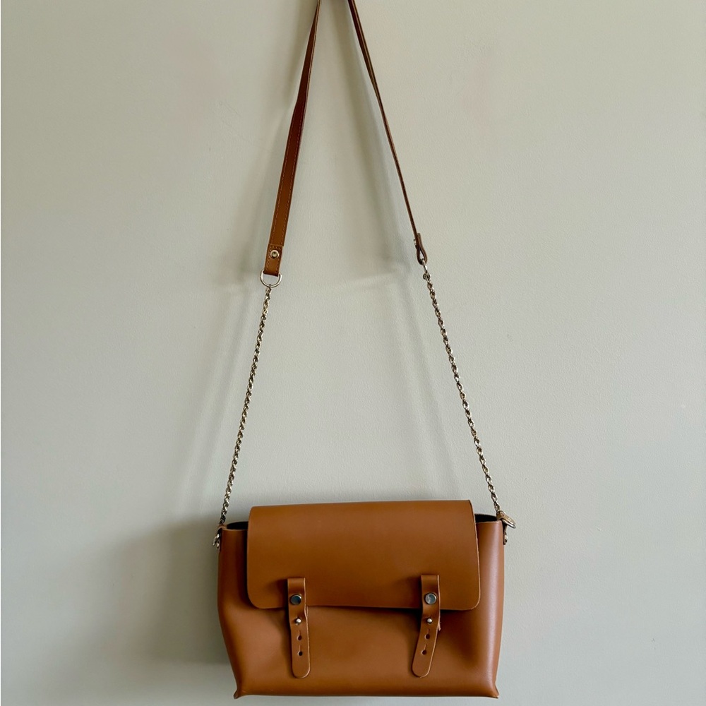 CRAIE | Chic Tan Crossbody Bag with Chain Strap